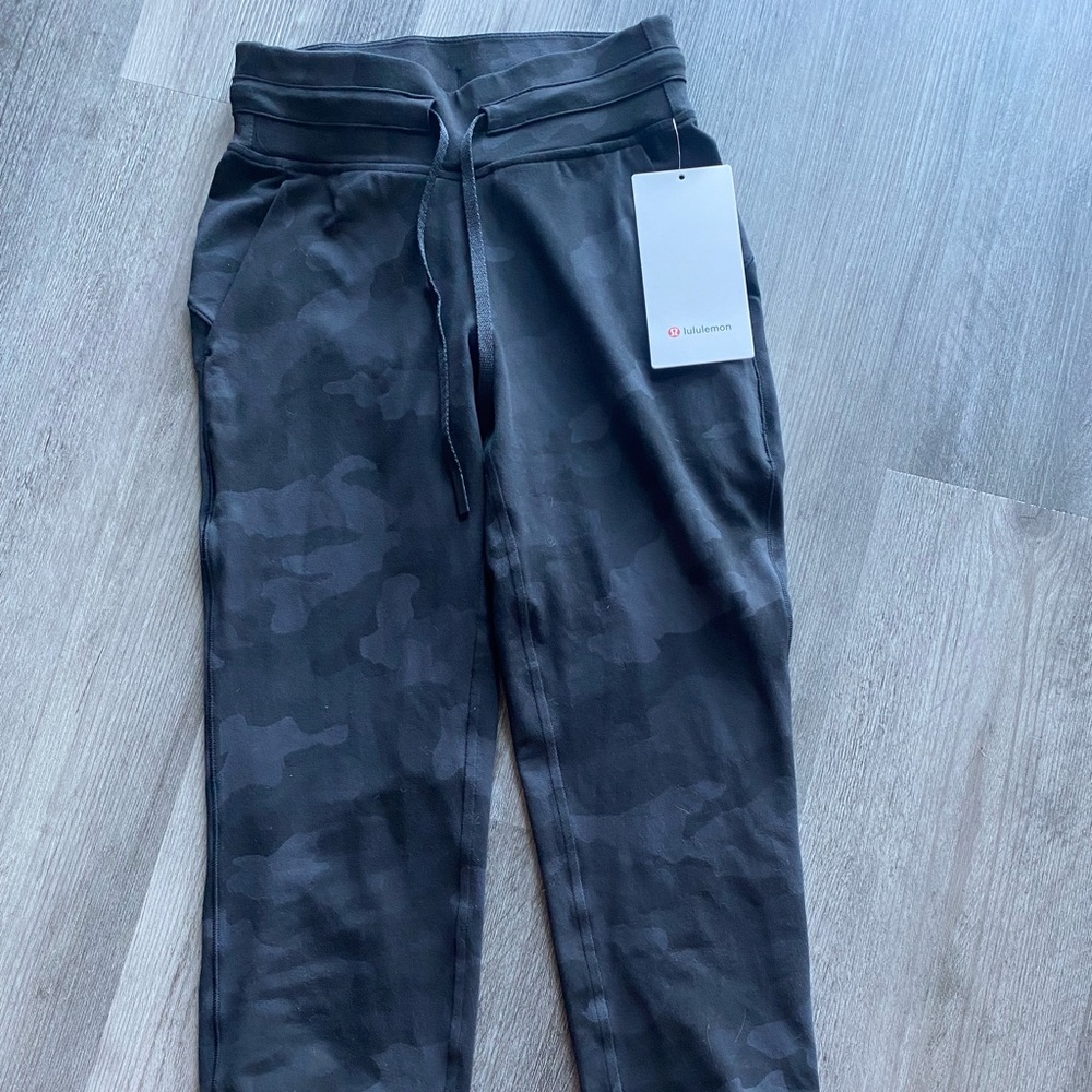Lululemon ready to rulu jogger crop